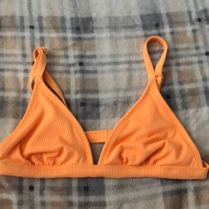 The baithing suit top is from target it’s a size large